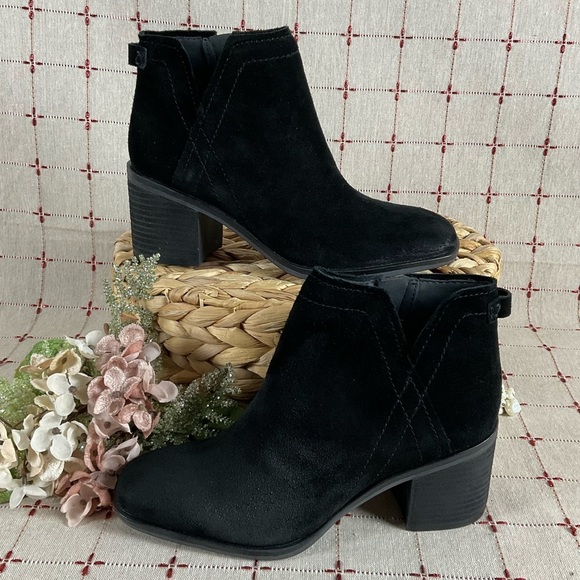 Zodiac “Larsen” Black Suede Ankle Boots Sz 6 Arch Support Comfy Booties NWOB - Picture 1 of 9